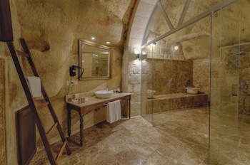 solem cave suites