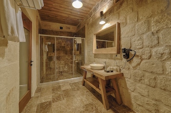 solem cave suites