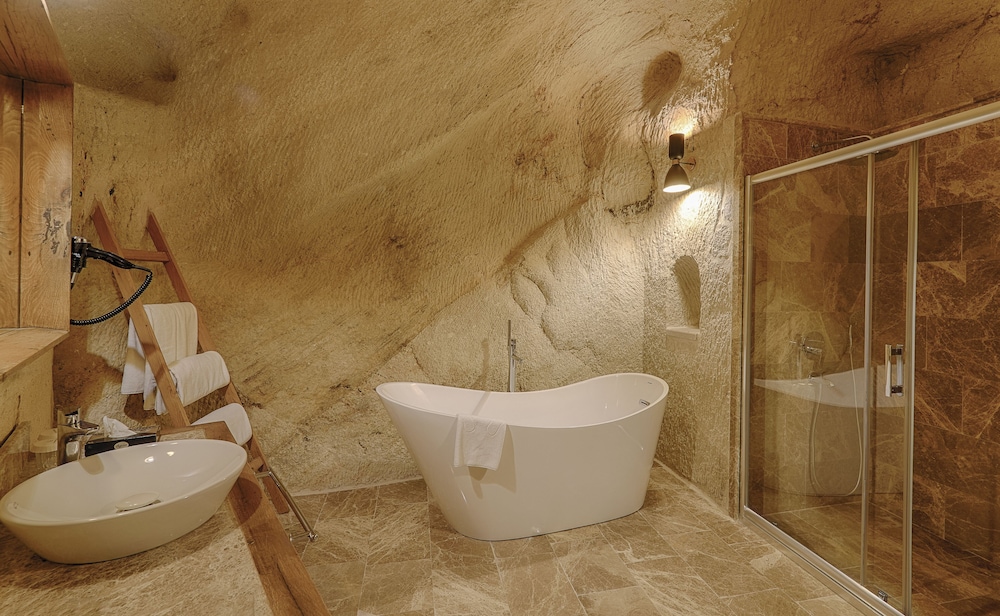 solem cave suites