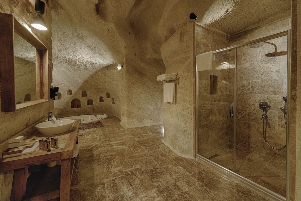 solem cave suites