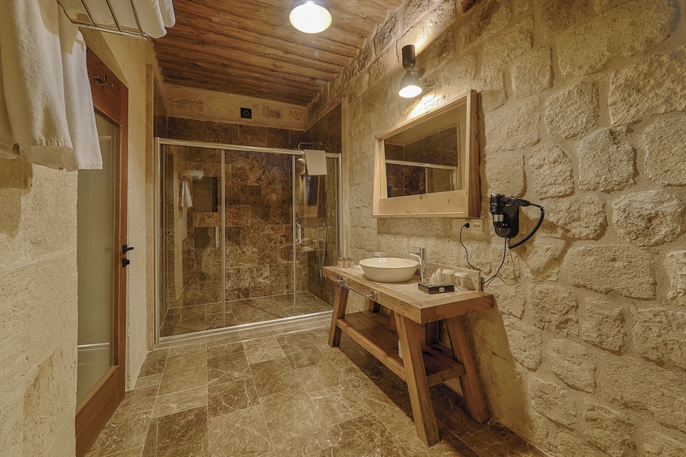 solem cave suites