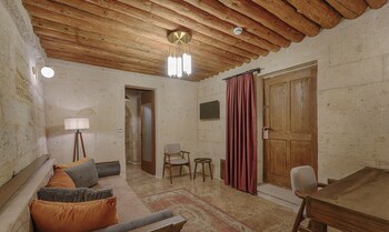 solem cave suites