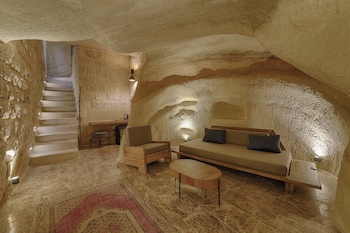solem cave suites