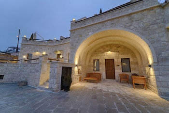 solem cave suites