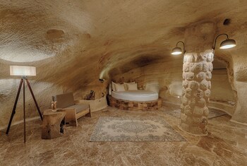 solem cave suites