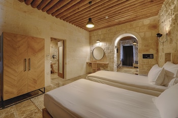 solem cave suites
