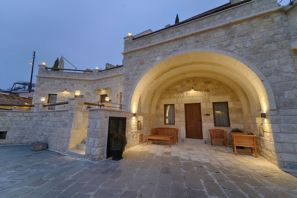 solem cave suites