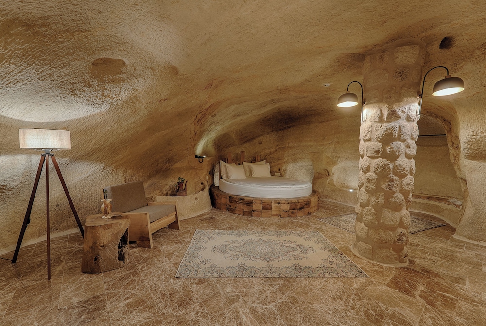 solem cave suites
