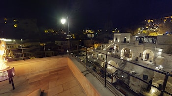 solem cave suites
