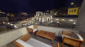 solem cave suites