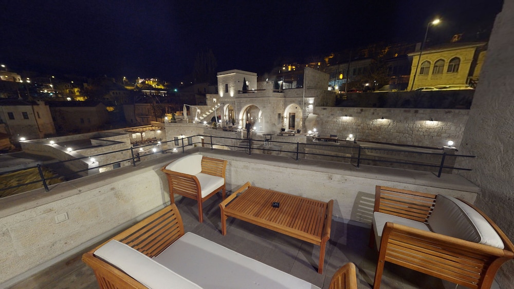 solem cave suites