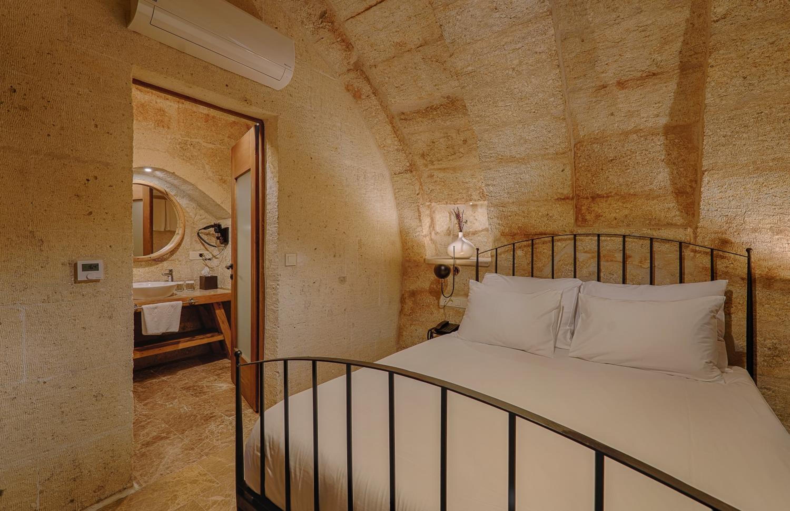 solem cave suites
