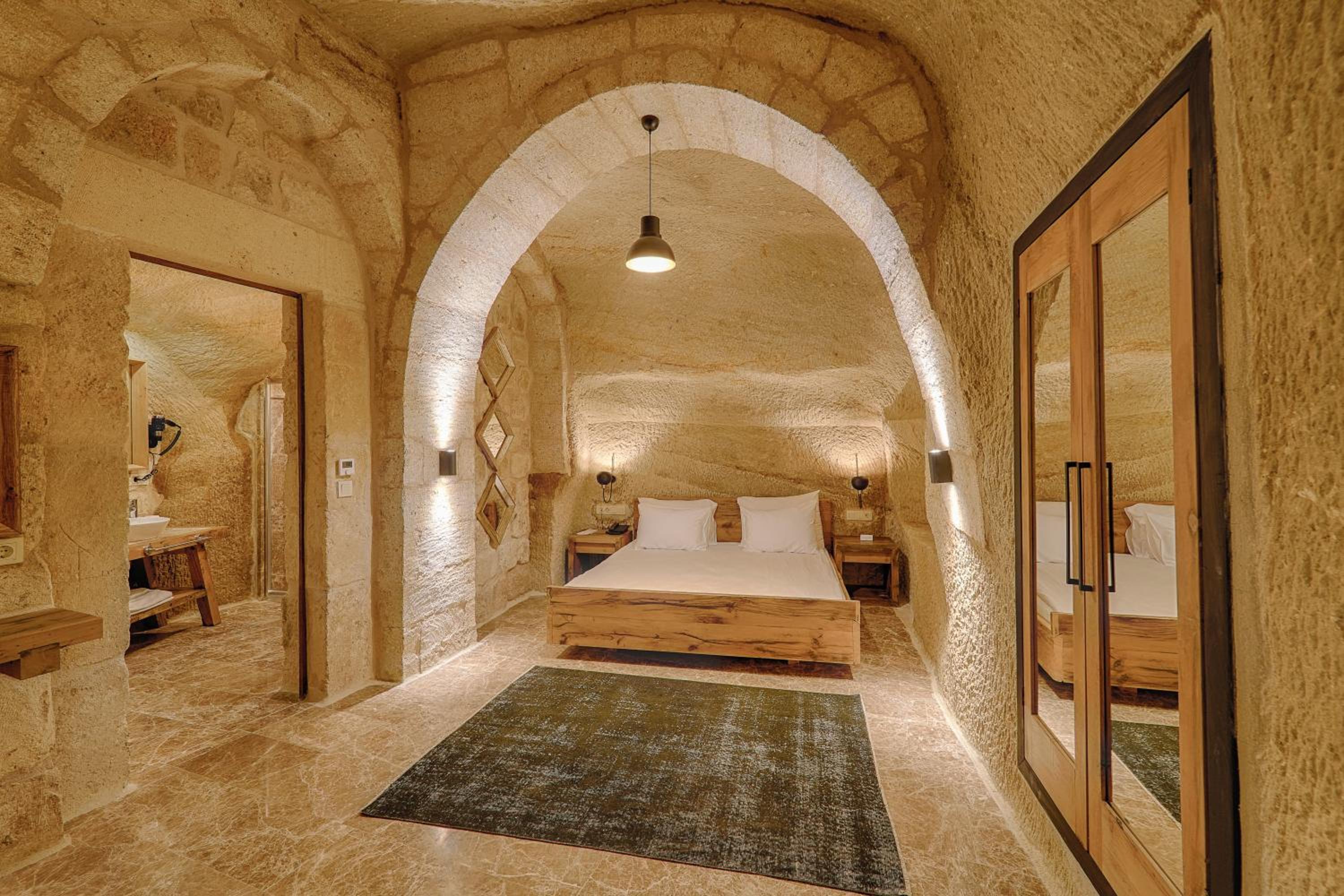 solem cave suites