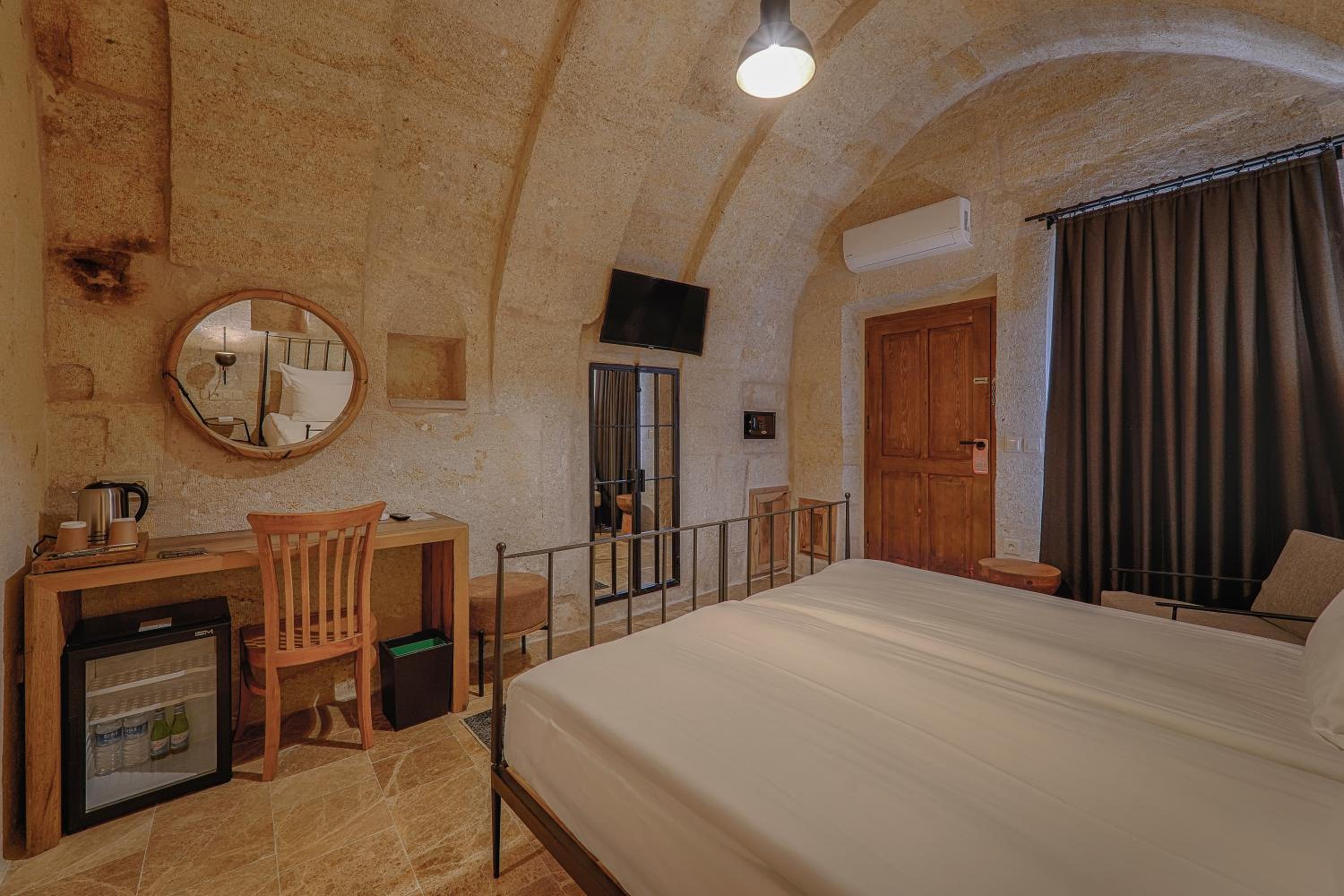 solem cave suites