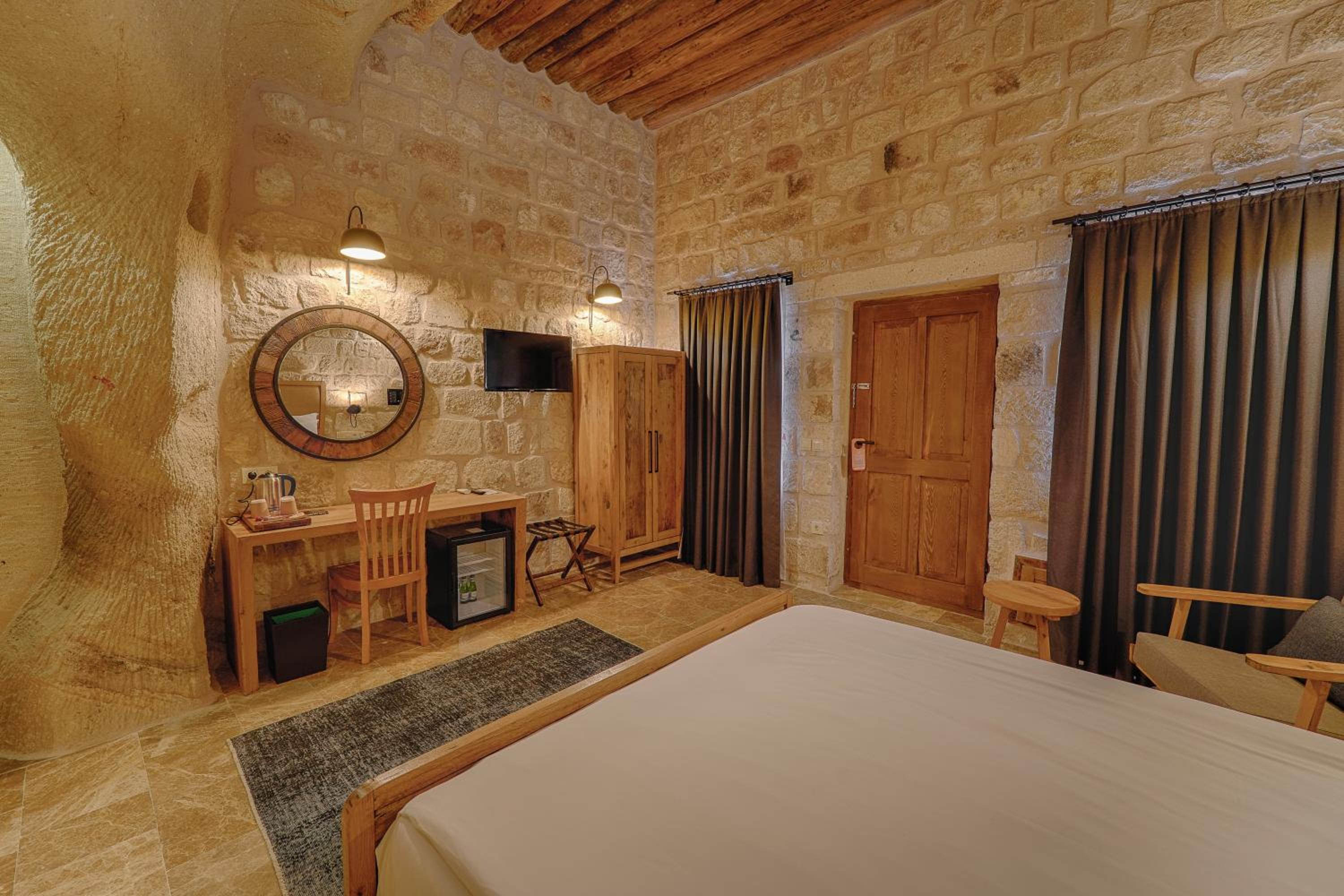 solem cave suites