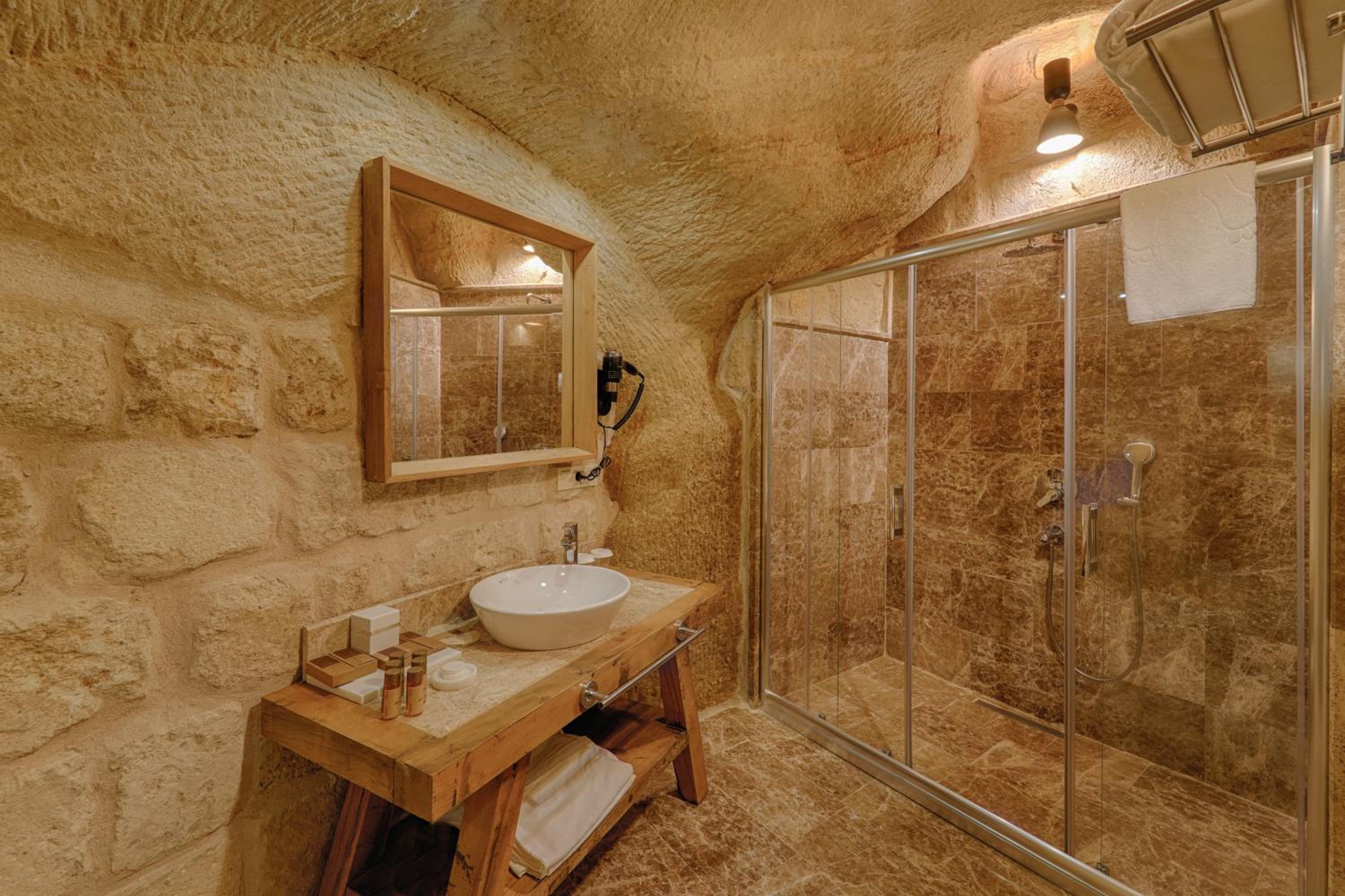 solem cave suites