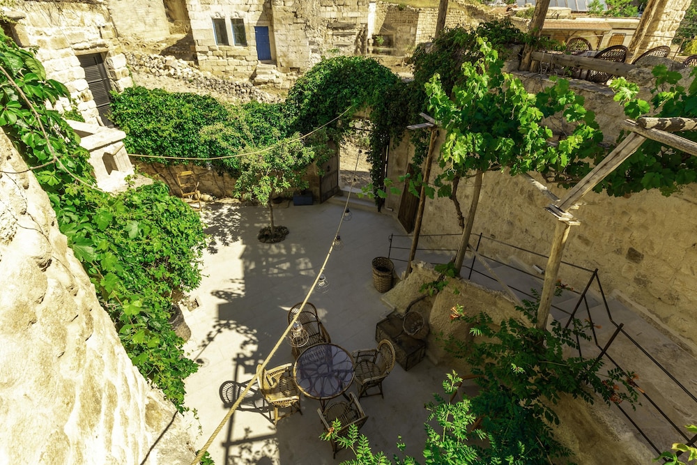 kayata cave suites