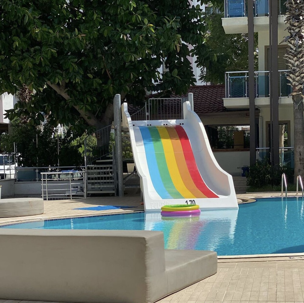 astoria beach hotel