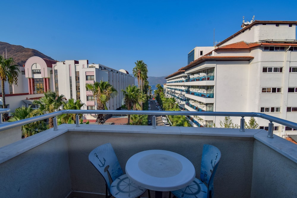 astoria beach hotel