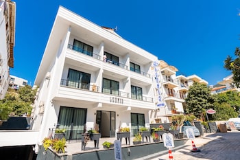 leonis hotel