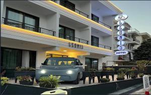leonis hotel