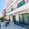leonis hotel