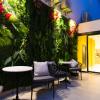 leonis hotel