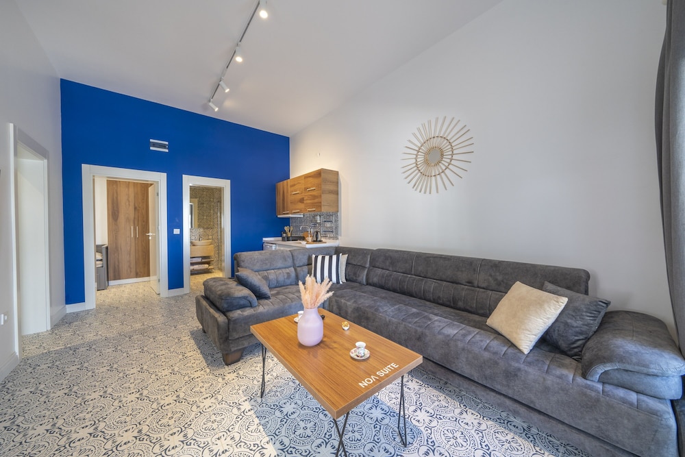 noa suite hotel
