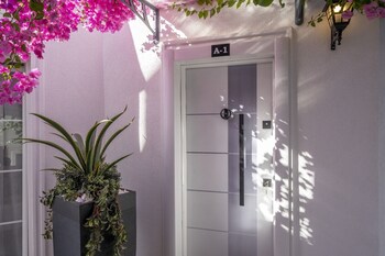 noa suite hotel