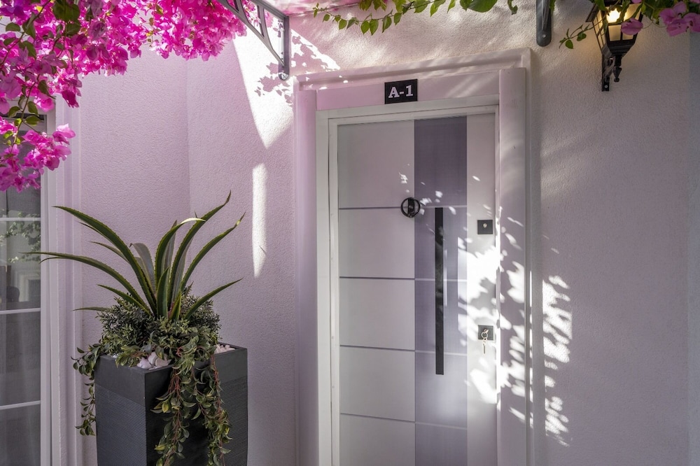 noa suite hotel