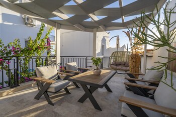 Noa Suite Hotel,,1 star