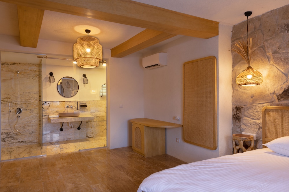 naif hotel adults only