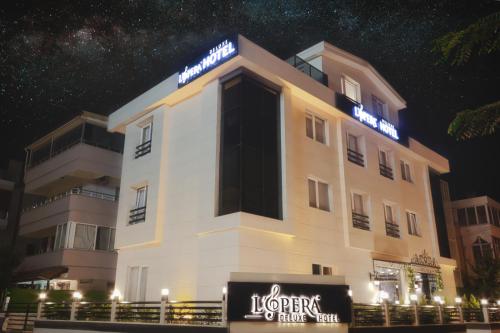 lopera deluxe hotel