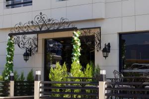 lopera deluxe hotel