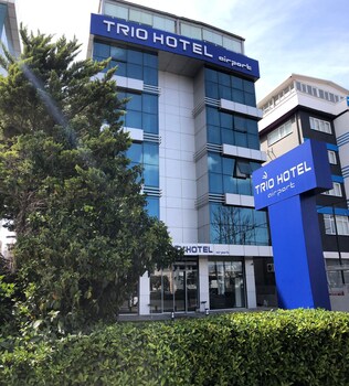 trio hotel airport