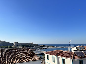 mavrella otel