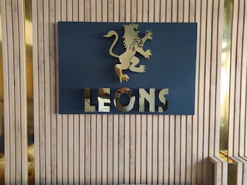 leons hotel