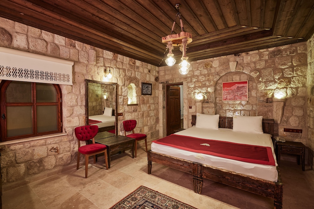 under cave hotel