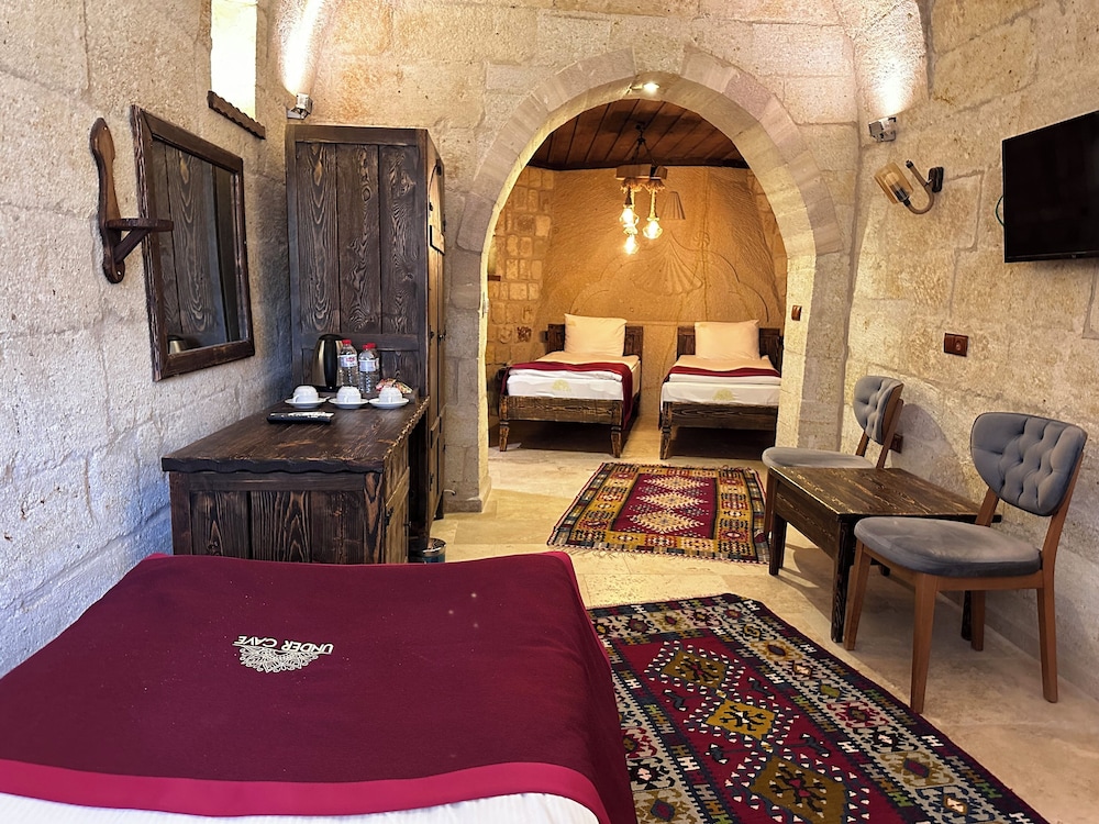 under cave hotel