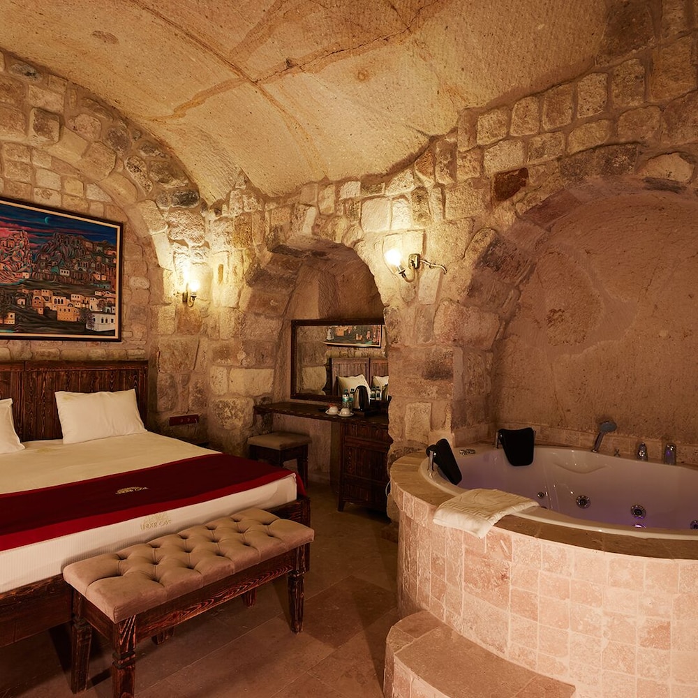 under cave hotel
