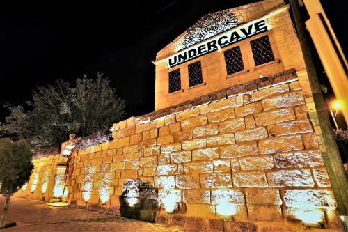 under cave hotel