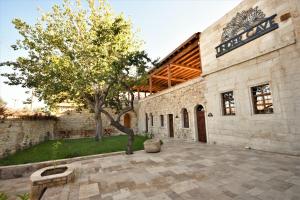 under cave hotel