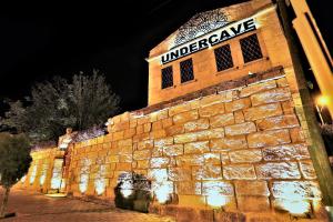 under cave hotel