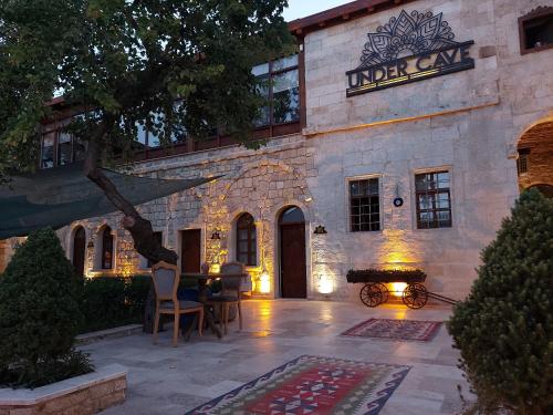 under cave hotel