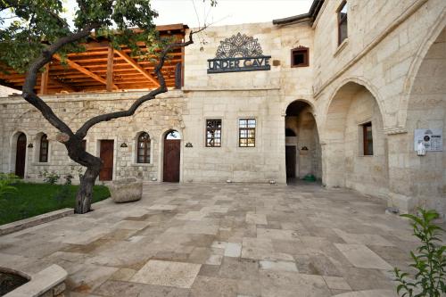 under cave hotel