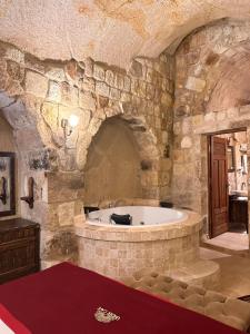 under cave hotel