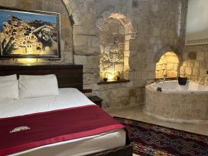 under cave hotel