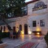 under cave hotel