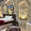under cave hotel