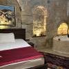 under cave hotel